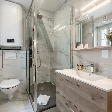 Lägenhet 42#opera #louvre #paris02 #2bedrooms #ac Paris
