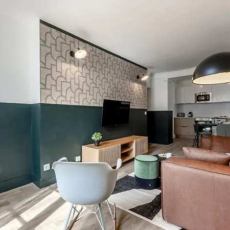 42#opera #louvre #paris02 #2bedrooms #ac Париж
